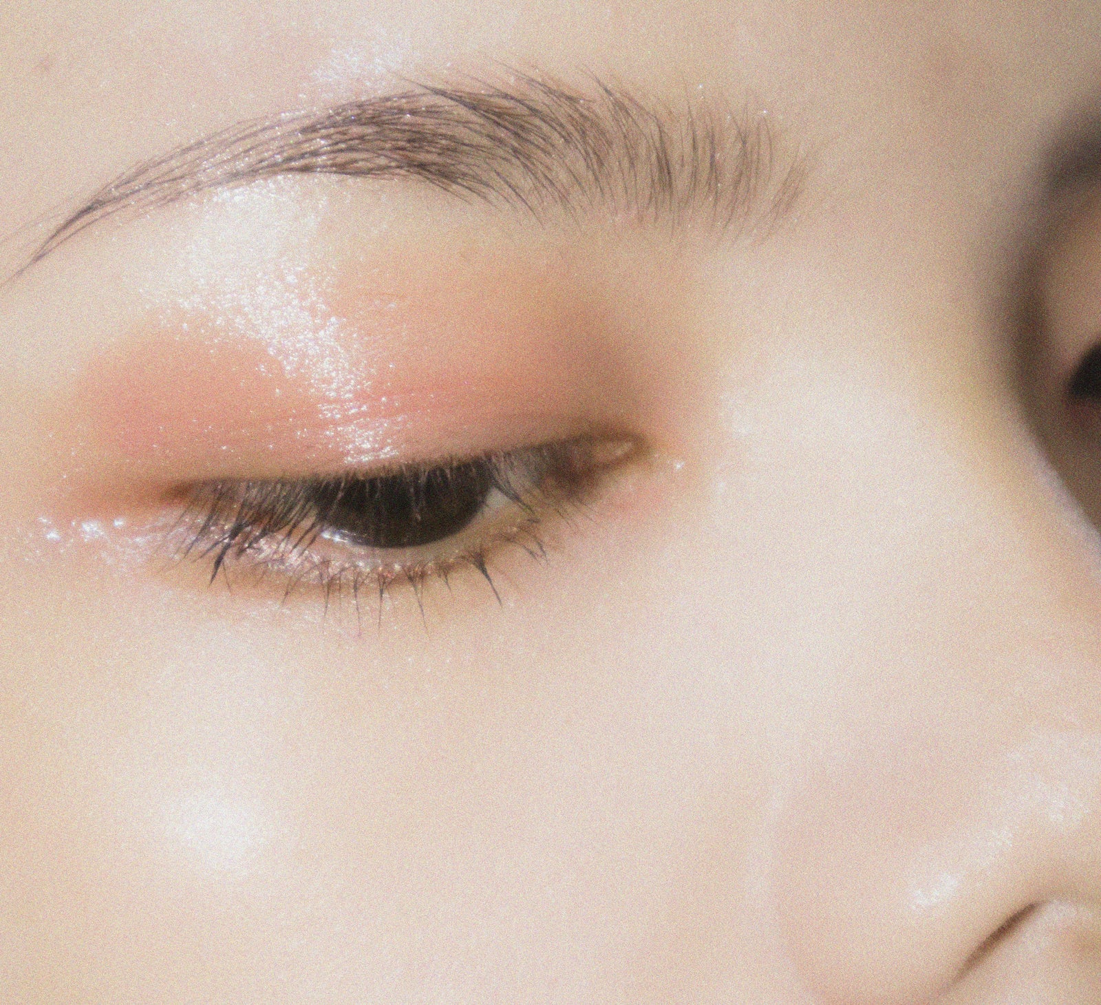 TWEENS DAILY: LOVING THE SKIN WE'RE IN